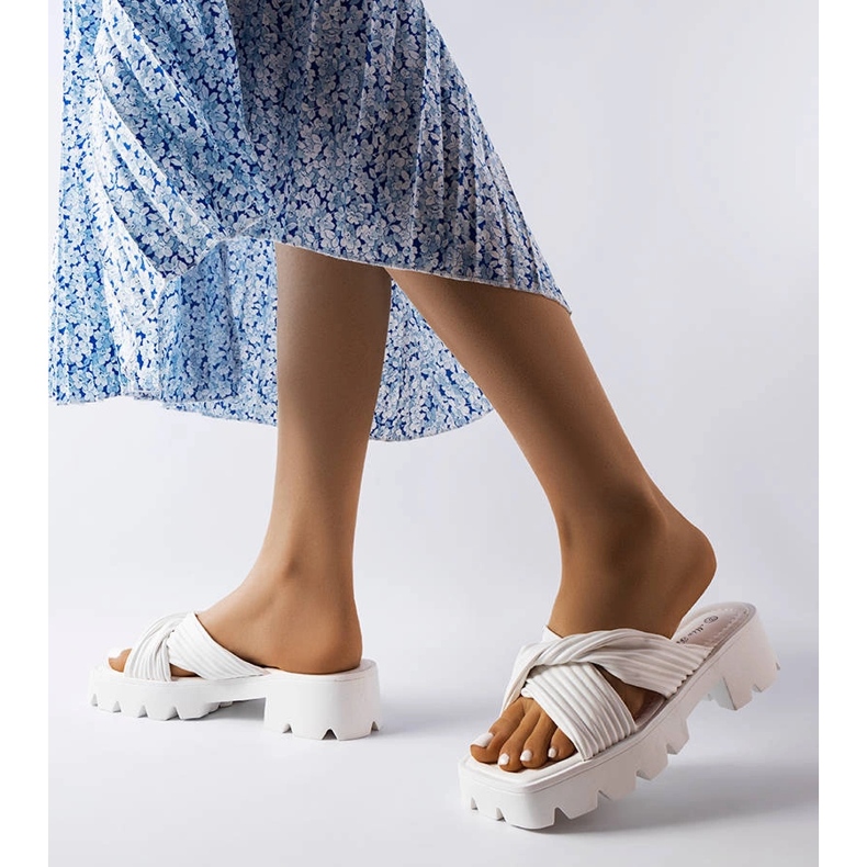 Sliders Dubé branco com sola de trator bege 2