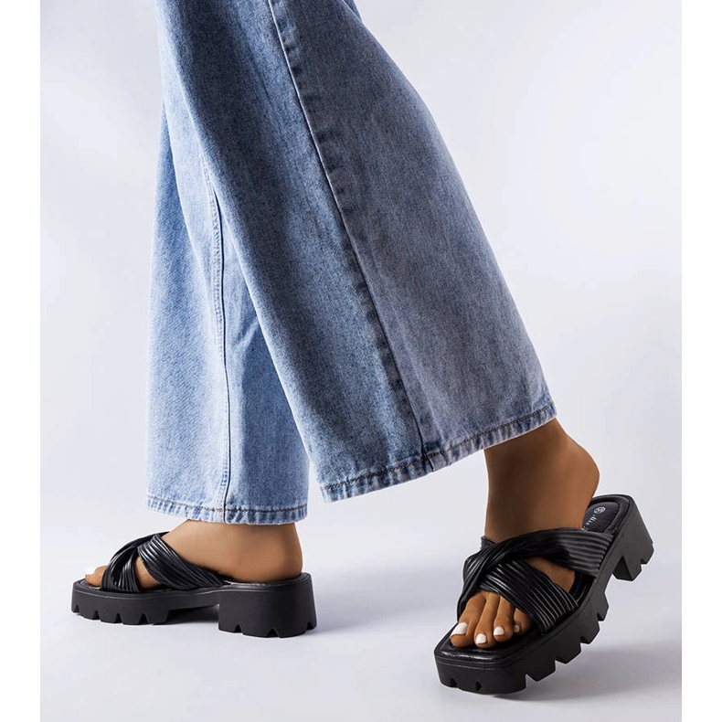Sliders Dubé preto com sola de trator 2 Sliders Dubé preto com sola de trator 2