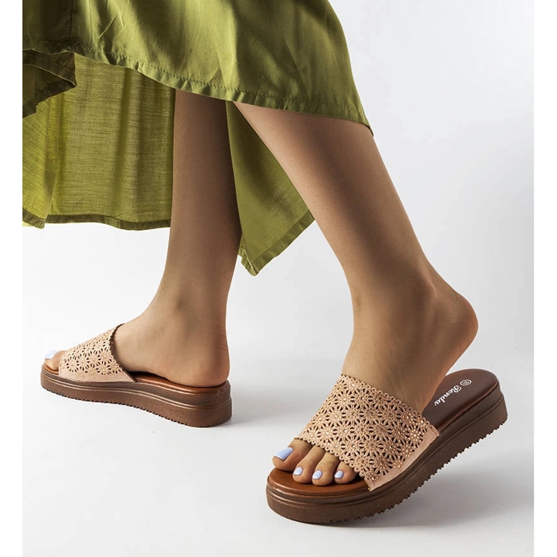 Sliders perfurados rosa com zircões de Irvine 2