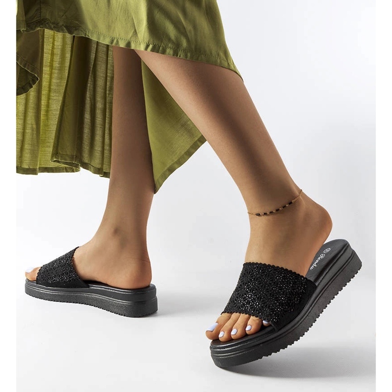 Sliders pretos perfurados com zircões de Irvine 2 Sliders pretos perfurados com zircões de Irvine 2