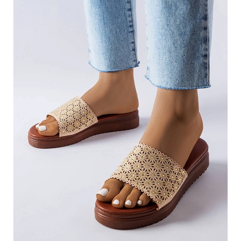 Sliders bege perfurados com zircões de Irvine 1 Sliders bege perfurados com zircões de Irvine 1