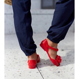 Bailarinas vermelhas com uma flor vermelho 1