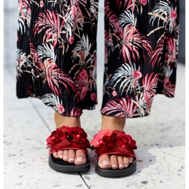 Chinelos vermelhos com cabedal decorativo Caggio 2