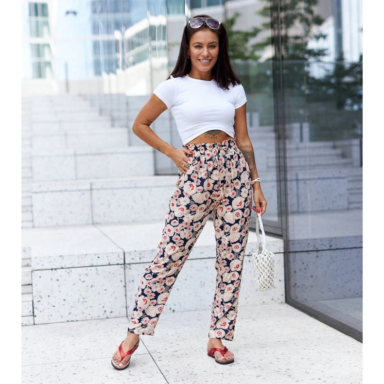 Sandália de cunha com brocado vermelho, Isidoro. 1