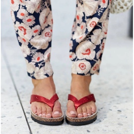 Sandália de cunha com brocado vermelho, Isidoro. 2