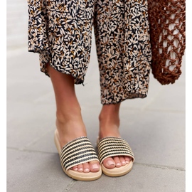 Chinelos Capovalle em tecido preto 2