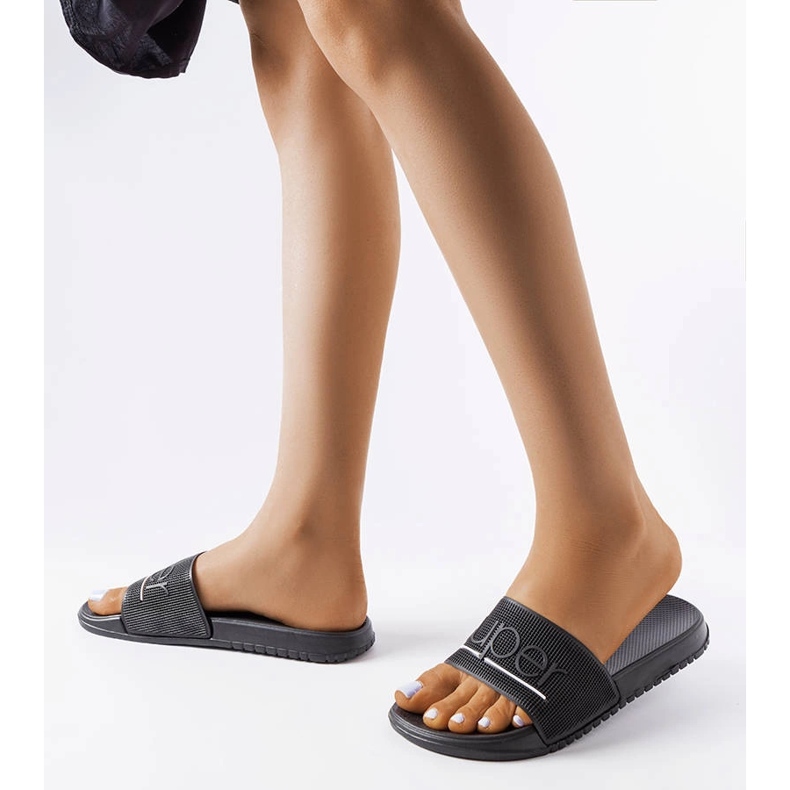 Slides de borracha pretos da Azelio 1