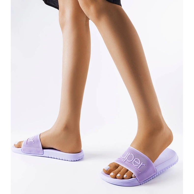 Chinelos de borracha roxos da Azelio 1