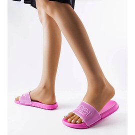 Chinelos de borracha rosa da Azelio 2