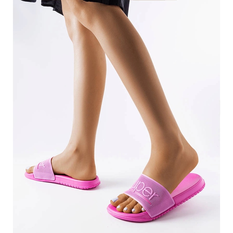Chinelos de borracha rosa da Azelio 2