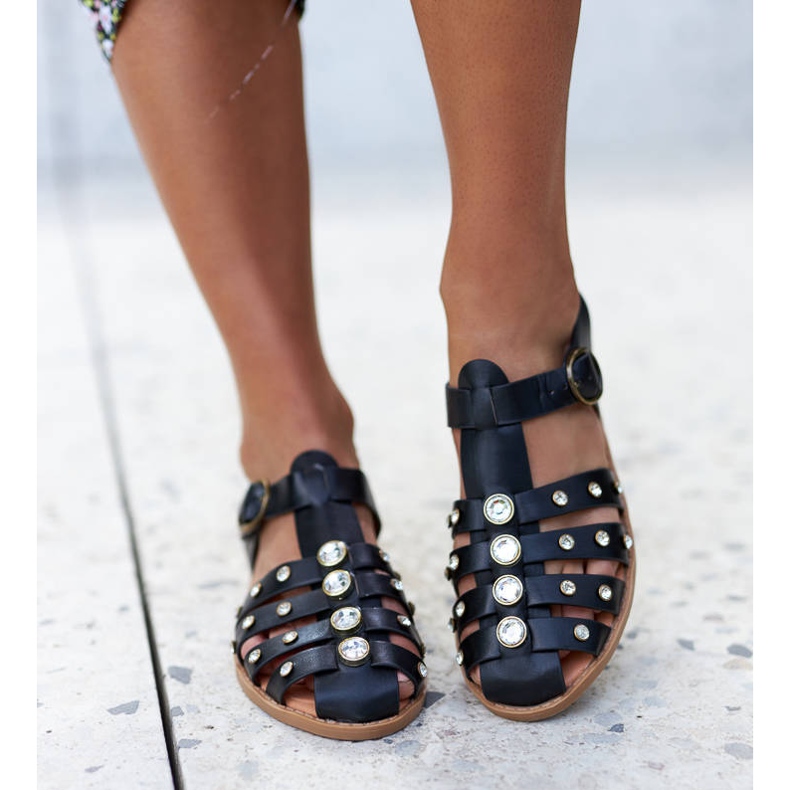 Sandália preta decorada com strass da Gaetano preto 1