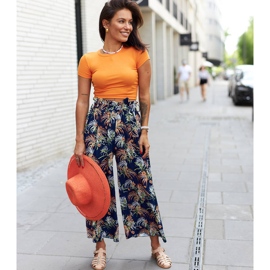 Sandália bege decorada com strass da Gaetano 1