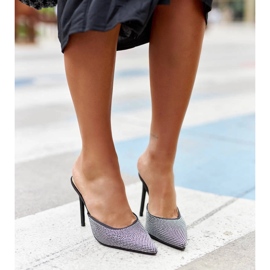 Sandália Ortensio preta com salto agulha e strass preto 1