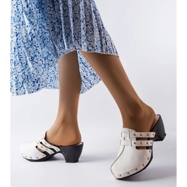 Tamanco branco custer 2