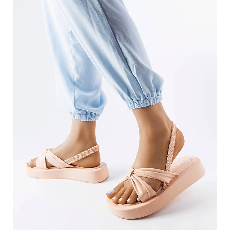 Sandália plataforma bege Montagna. 2