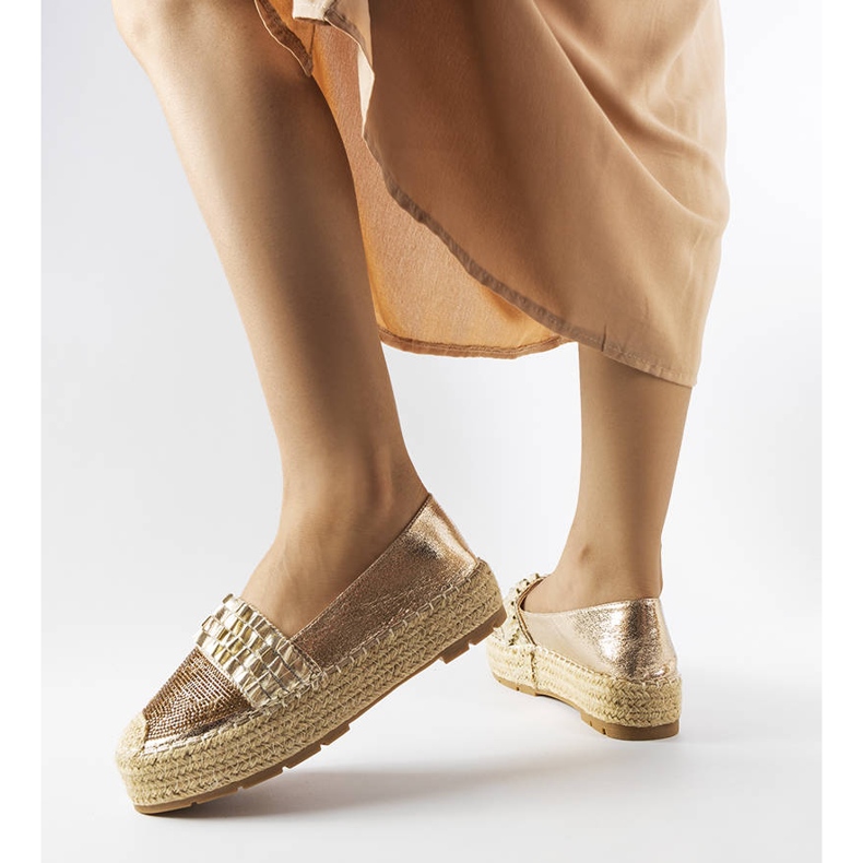 Alpargatas douradas com zircônias Lauro dourado 1 Alpargatas douradas com zircônias Lauro dourado 1