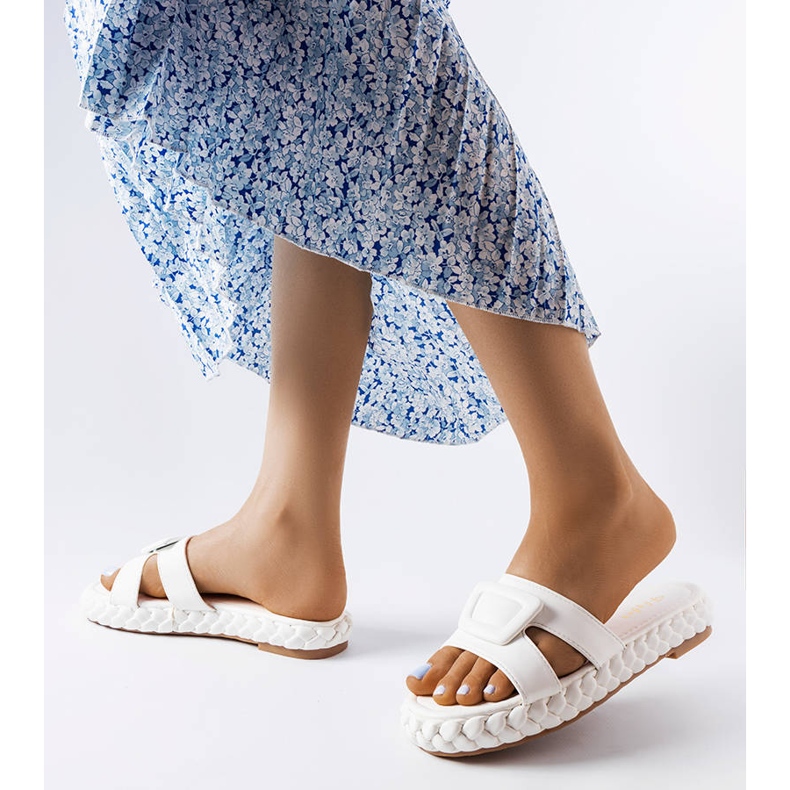 Francesco chinelos brancos na plataforma 2