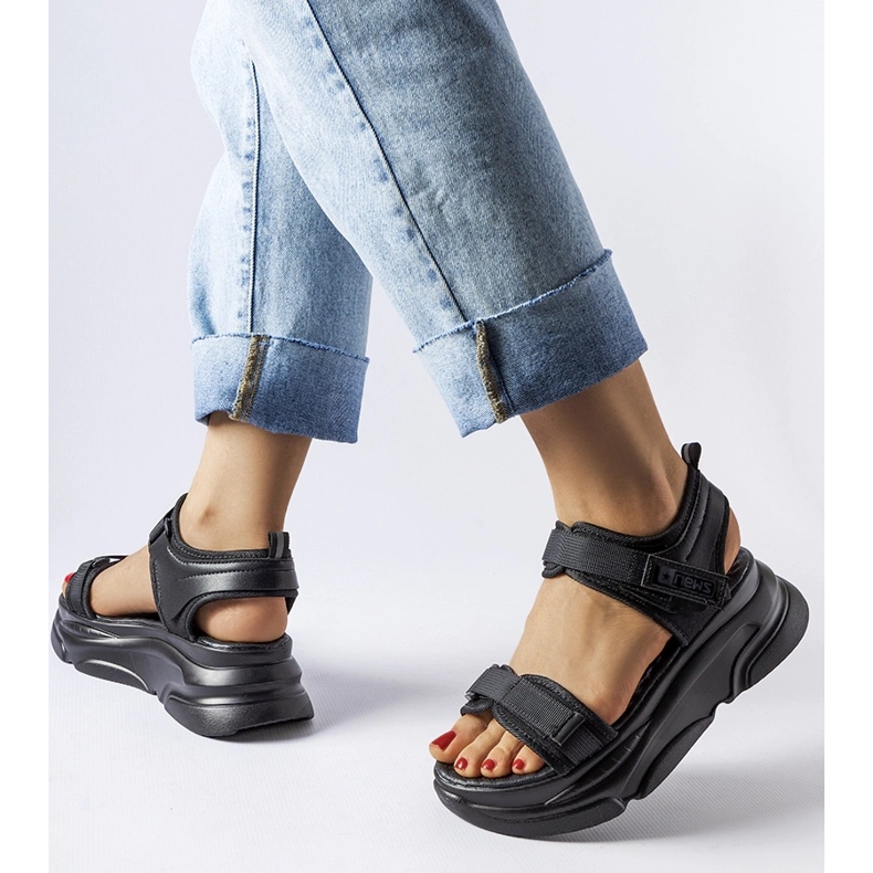 Sandálias esportivas pretas na plataforma Tampa preto 1