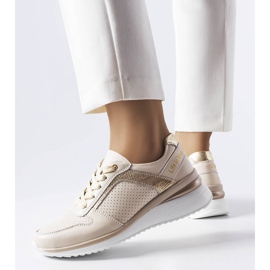 Sapatos bege de couro vazado Trás 1