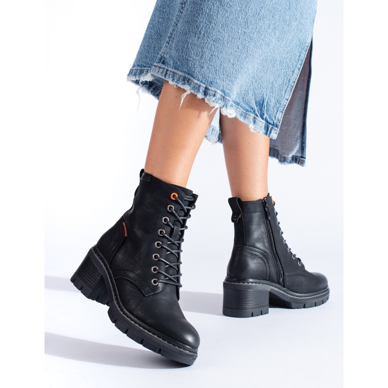 Botins Shelovet pretos com atacadores e salto largo 2