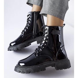 Inna Botas Mestervi pretas, isoladas e envernizadas preto 1