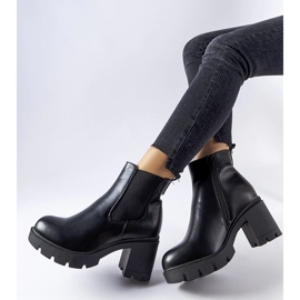 Botins pretos com salto grosso da Tobiassen 1 Botins pretos com salto grosso da Tobiassen 1