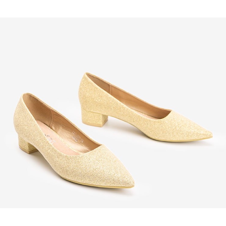 Bombas de ouro em um poste baixo de Kennedy dourado 1