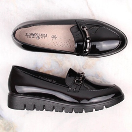 Sapatos confortáveis ​​de cunha pretos envernizados para mulheres da T.Sokolski 2