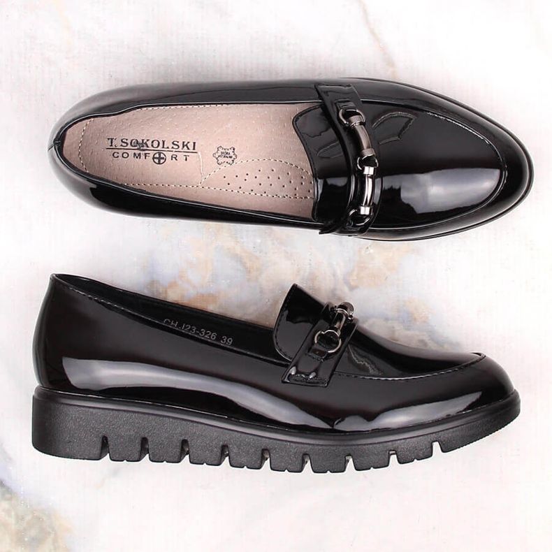 Sapatos confortáveis ​​de cunha pretos envernizados para mulheres da T.Sokolski 2