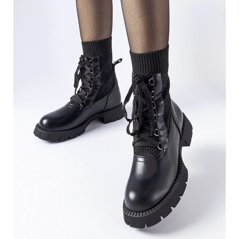 Tênis preto vazado da Portico 1