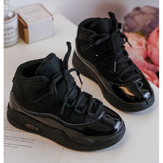 Calçado desportivo infantil com atacadores preto Darina 2