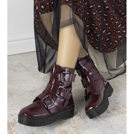 Botas marrons na plataforma Austin vermelho 1