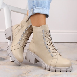 Botas femininas isoladas com cadarço e zíper, bege Jezzi RMR2038-39 1 Botas femininas isoladas com cadarço e zíper, bege Jezzi RMR2038-39 1