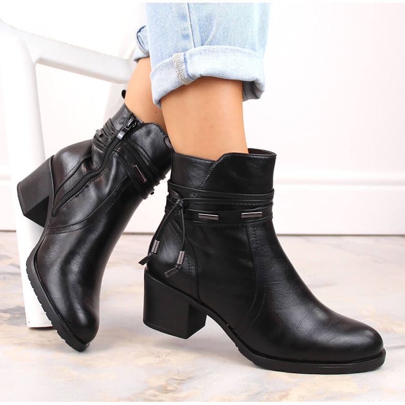 Botins femininos de salto alto com isolamento preto Jezzi pretos e decoração 1