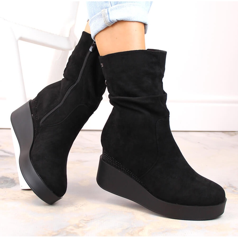 Botas femininas de camurça com cunha, isoladas, pretas, T.Sokolski Z23-370 preto 1