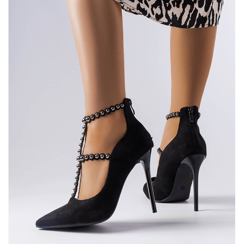 BM Saltos pretos decorados com uma faixa Prunella 2 BM Saltos pretos decorados com uma faixa Prunella 2