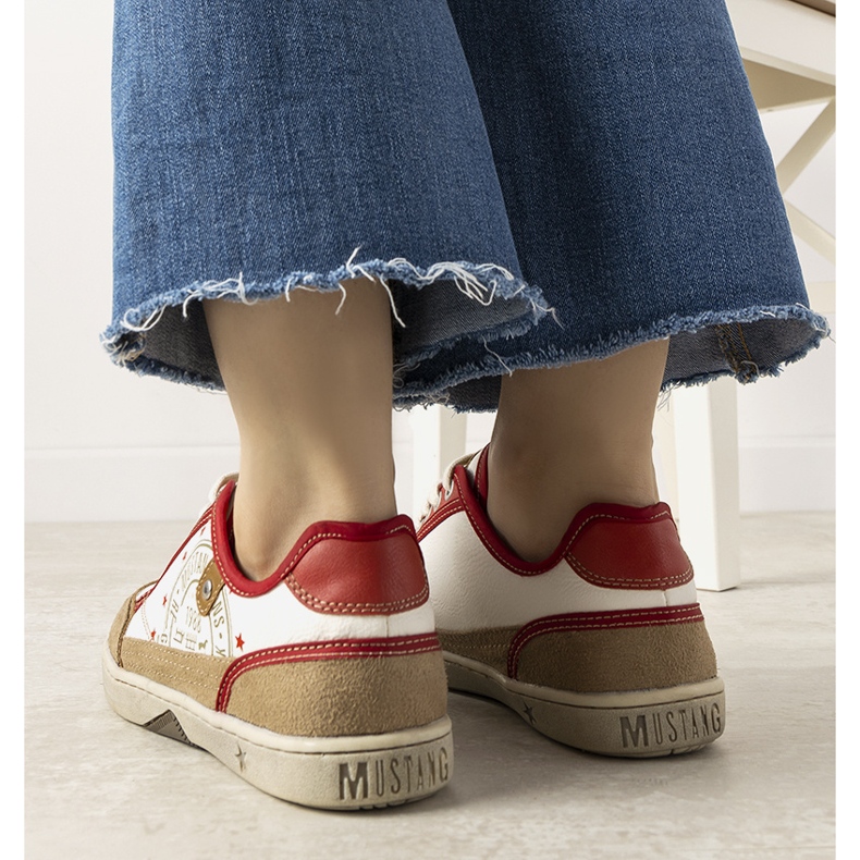 Tênis feminino branco e vermelho Esta 1