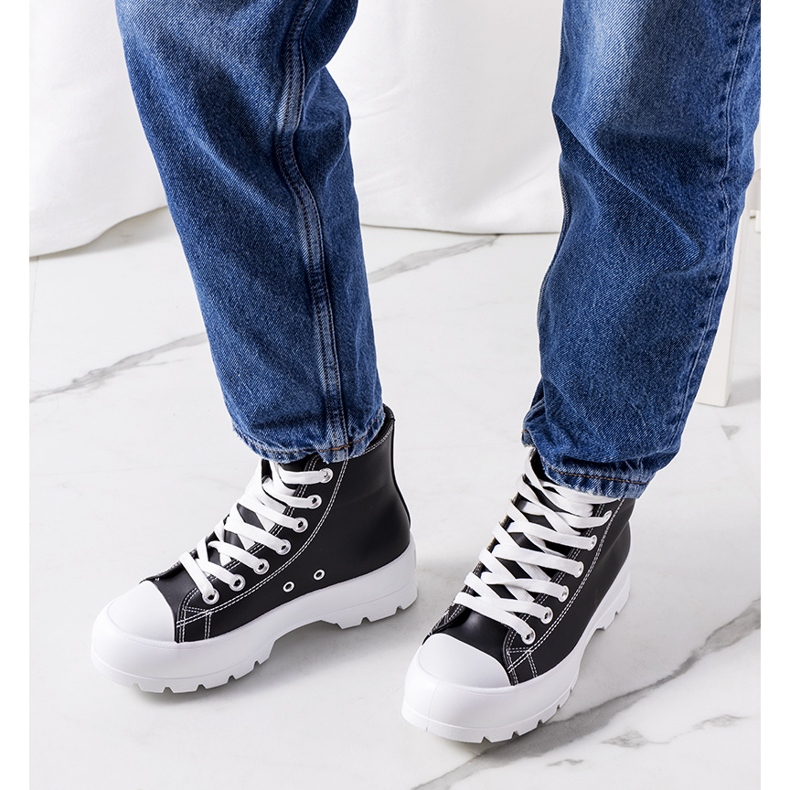 Tênis preto na plataforma Curley 1