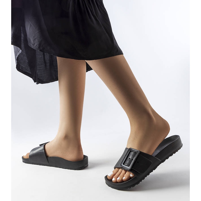 Sliders de borracha preta com fivela da Nelm preto 2