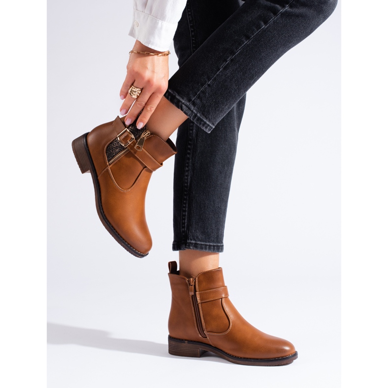 Botas curtas marrons com salto plano da Shelovet castanho 1