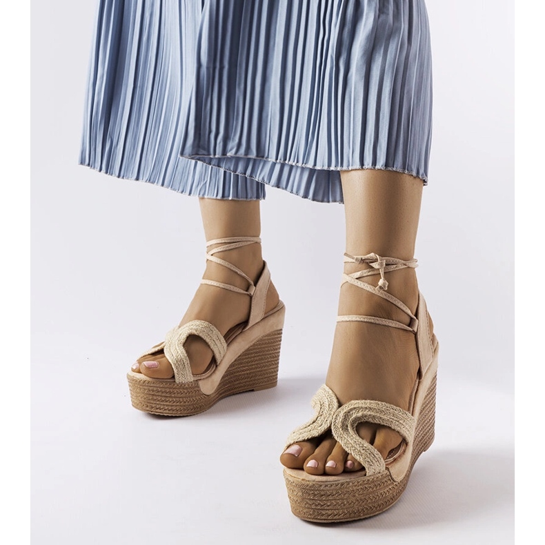 Alpercatas de cunha bege, Berta 1