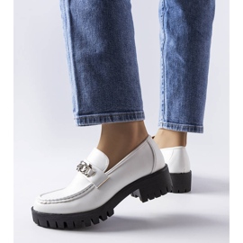 Mocassim branco com solado trator da Faiz 1