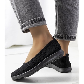 Tênis vazado preto Ilse 1