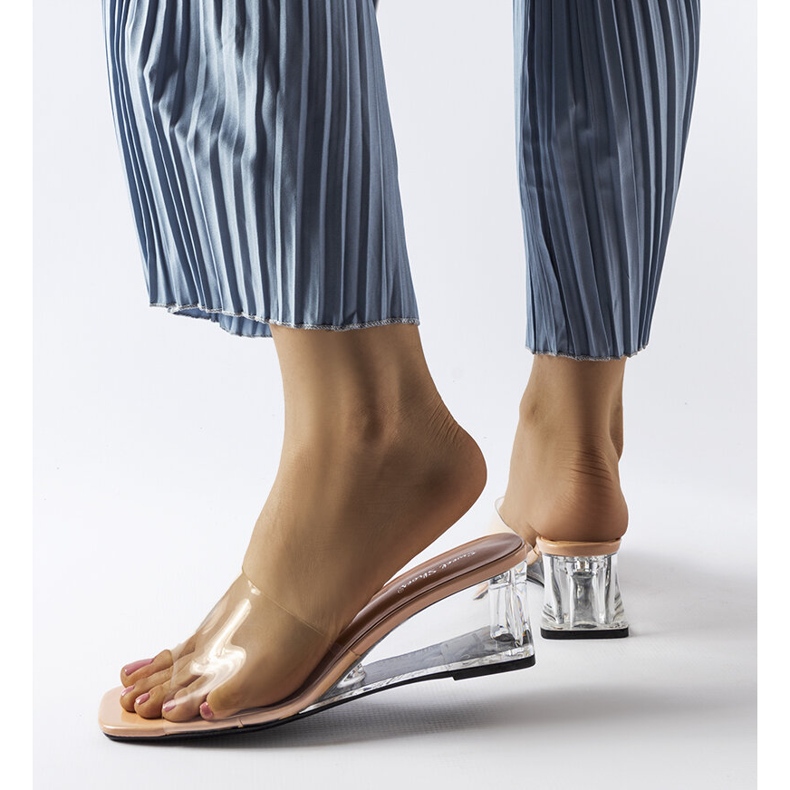 Slides transparentes bege da Wyatt 1 Slides transparentes bege da Wyatt 1