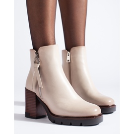 Botins clássicos bege claro da Vinceza 1