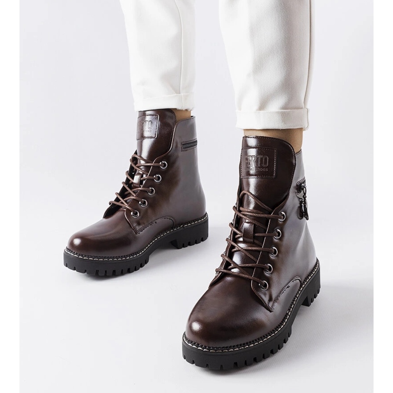 Trabalhadores com cordões marrons Eloisa marrom 1