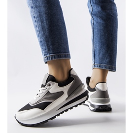 Inna Tênis plataforma preto e branco Doirons. 1