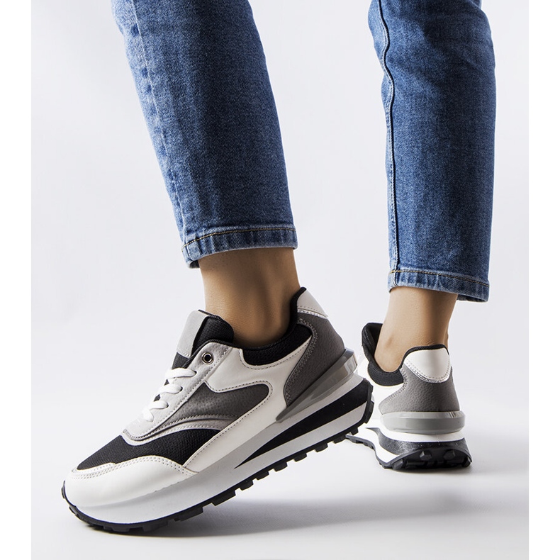 Inna Tênis plataforma preto e branco Doirons. 1