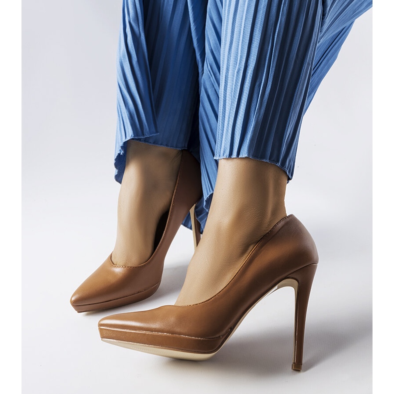 Salto clássico marrom Kristin castanho 1