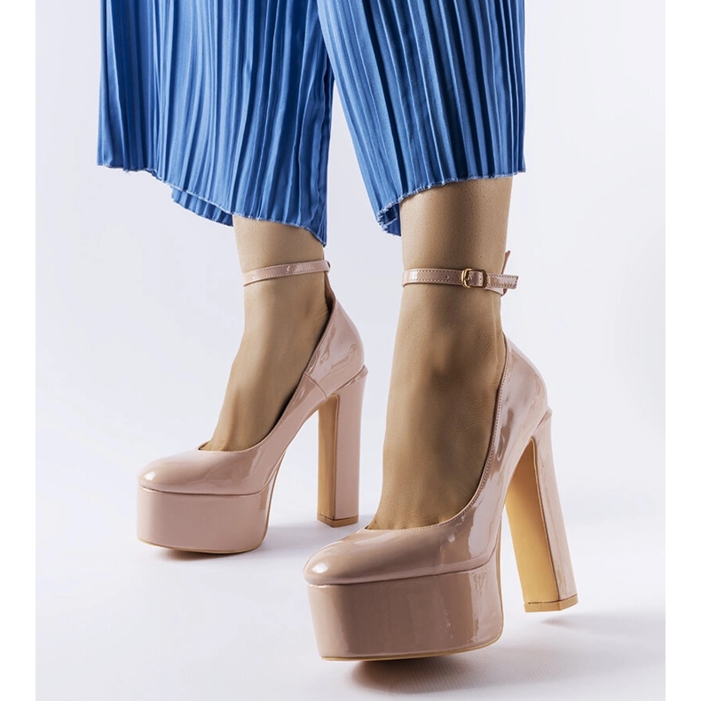 Sapatos de salto alto patenteados bege da Colle 1